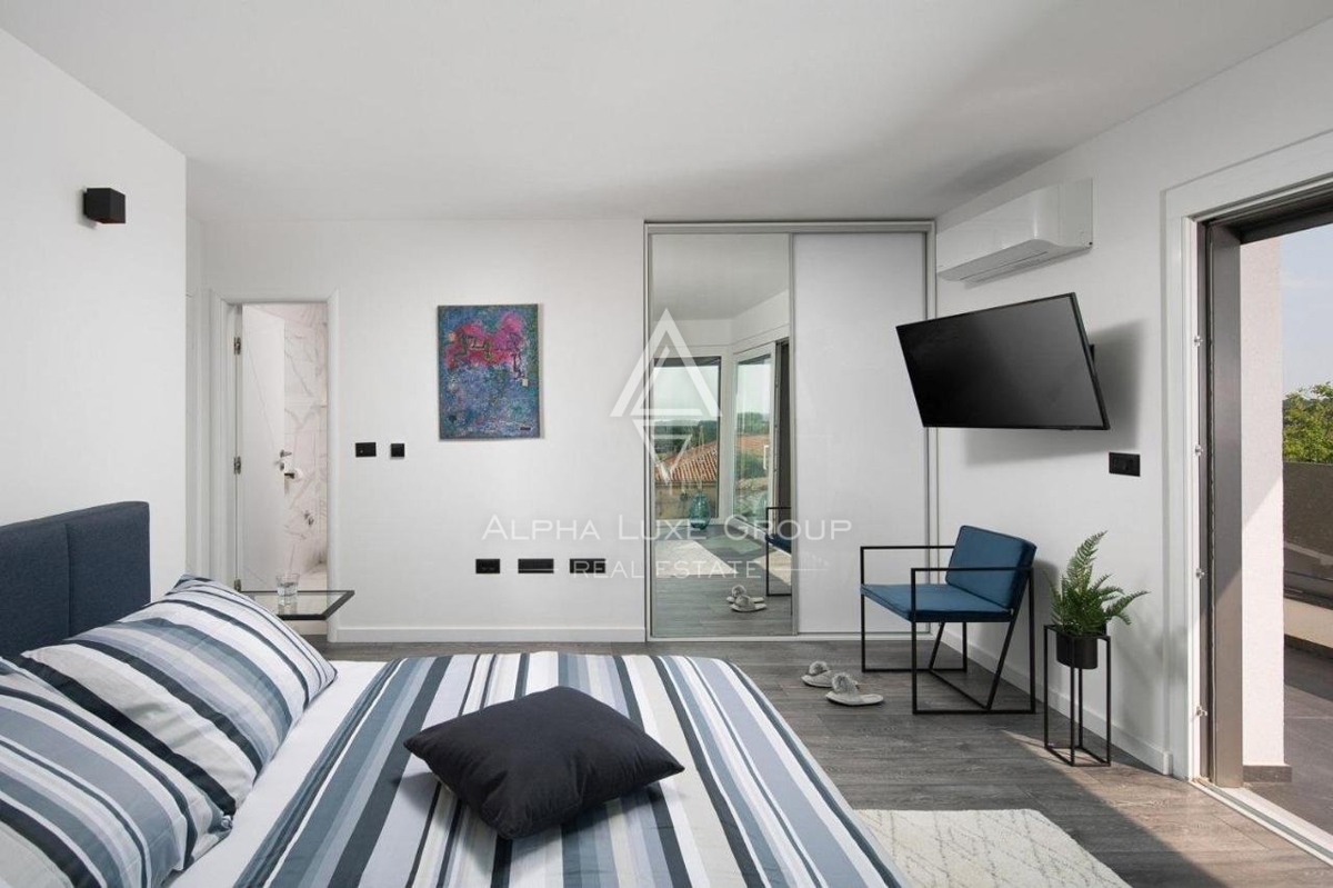 Bella villa moderna in un ampio giardino con piscina e vista sul mare, ,San Lorenzo del Pasenatico, ISTRIA