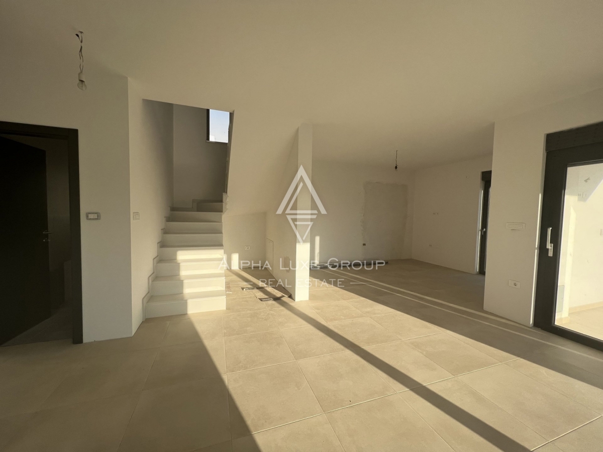 ALPHA LUXE GROUP vende una casa, nuova costruzione, Parenzo