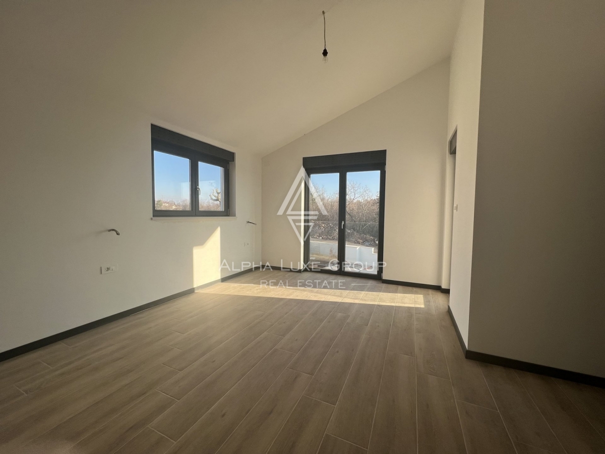 ALPHA LUXE GROUP vende una casa, nuova costruzione, Parenzo