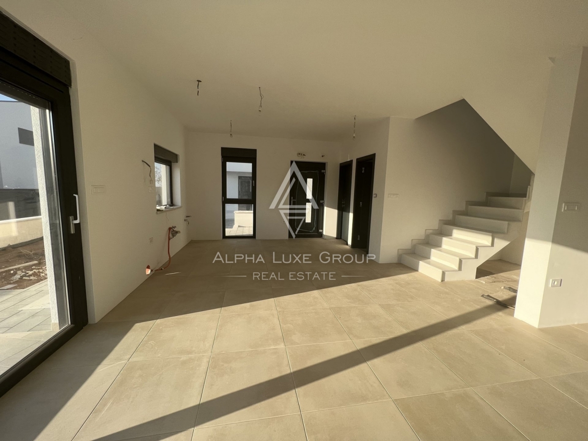 ALPHA LUXE GROUP vende una casa, nuova costruzione, Parenzo