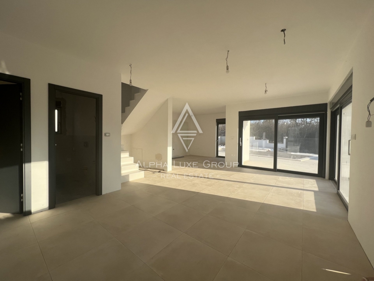 ALPHA LUXE GROUP vende una casa, nuova costruzione, Parenzo