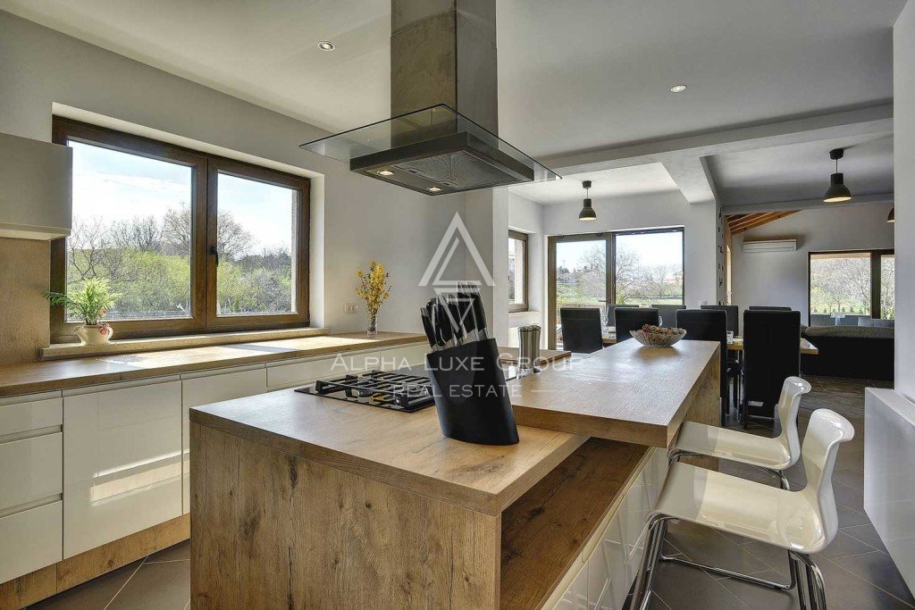 Villa moderna e rustica con piscina e ampio giardino, istria, rovinj