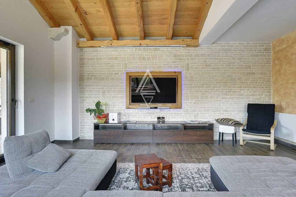 Villa moderna e rustica con piscina e ampio giardino, istria, rovinj