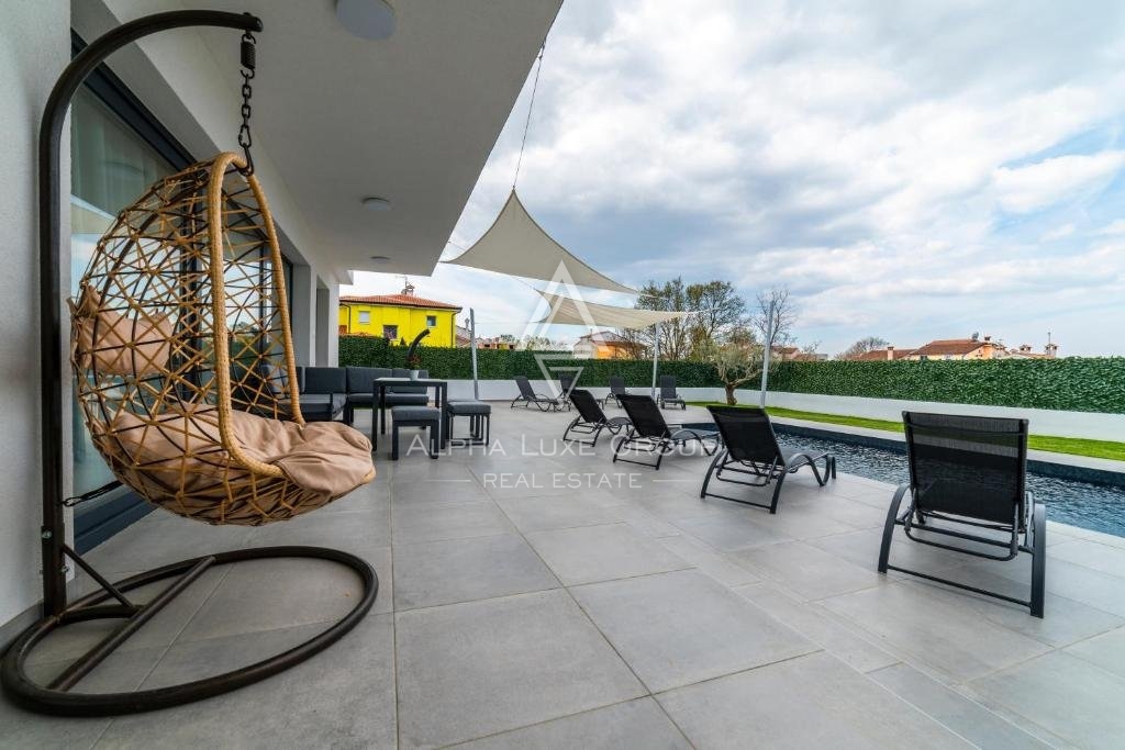Casa di nuova costruzione con piscina vicino al mare, Istria, Poreč
