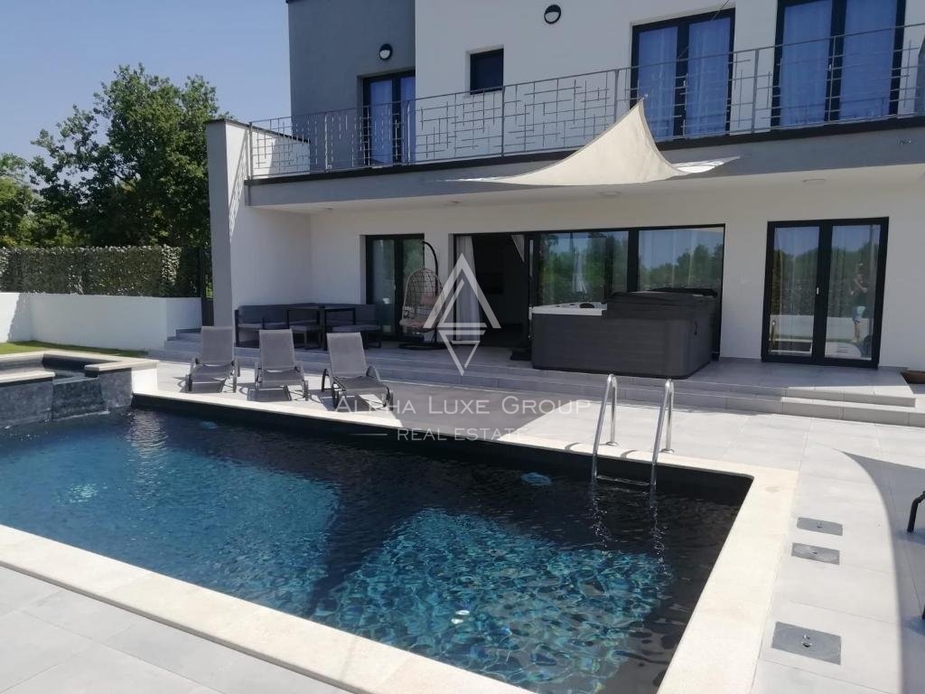 Casa di nuova costruzione con piscina vicino al mare, Istria, Poreč