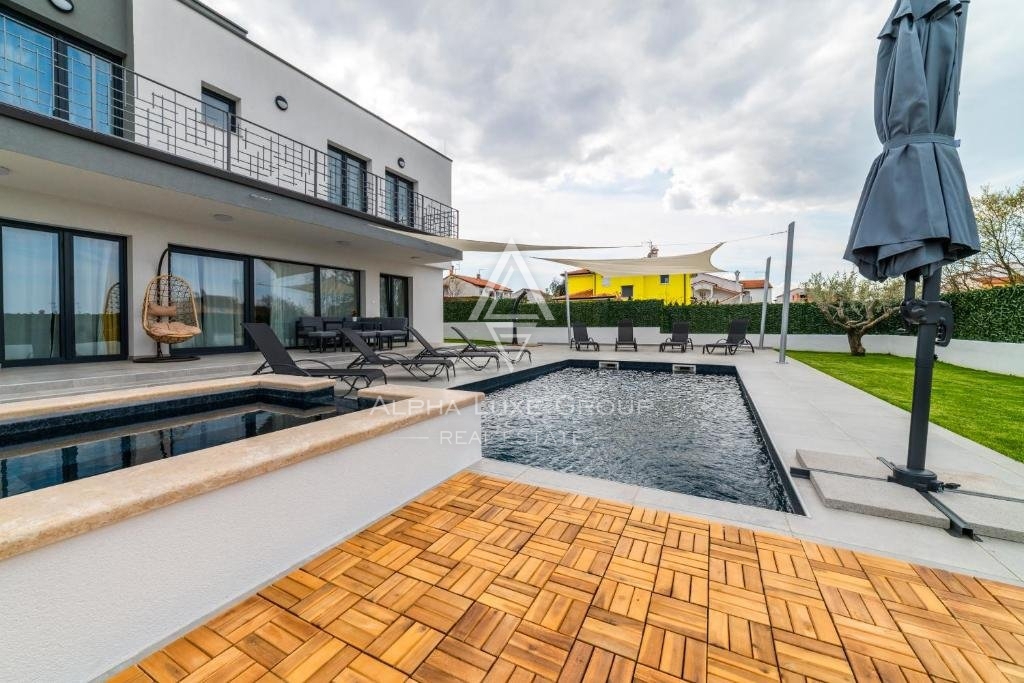 Casa di nuova costruzione con piscina vicino al mare, Istria, Poreč