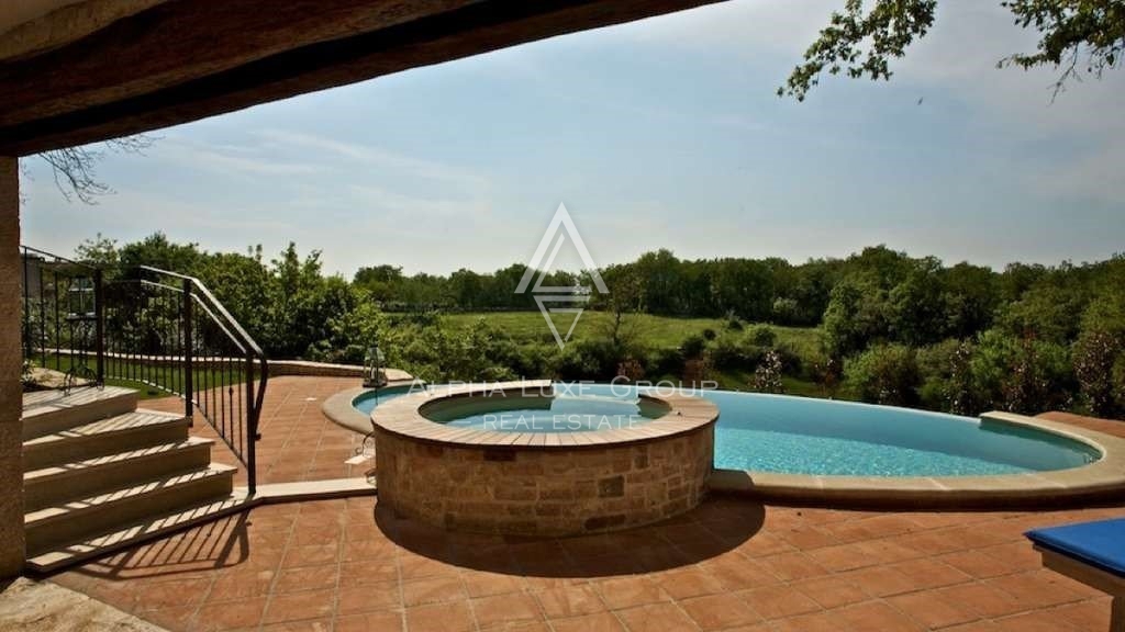 Villa in pietra dal design unico con vista mare e piscina, Istria, Sveti Lovreč