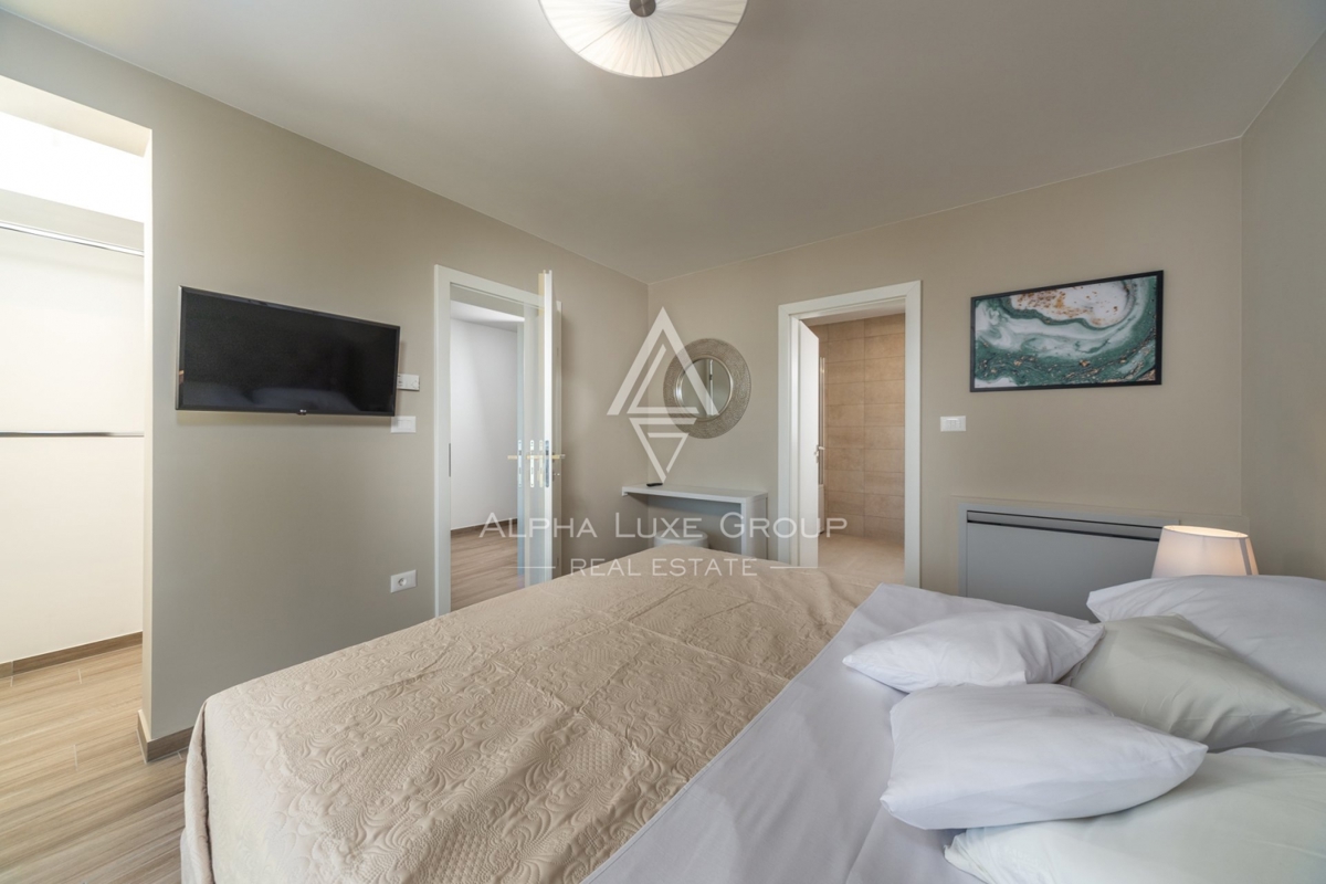 ALPHA LUXE GROUP IN VENDITA, VILLA MODERNA, VICINO A POREČ, ZONA TRANQUILLA