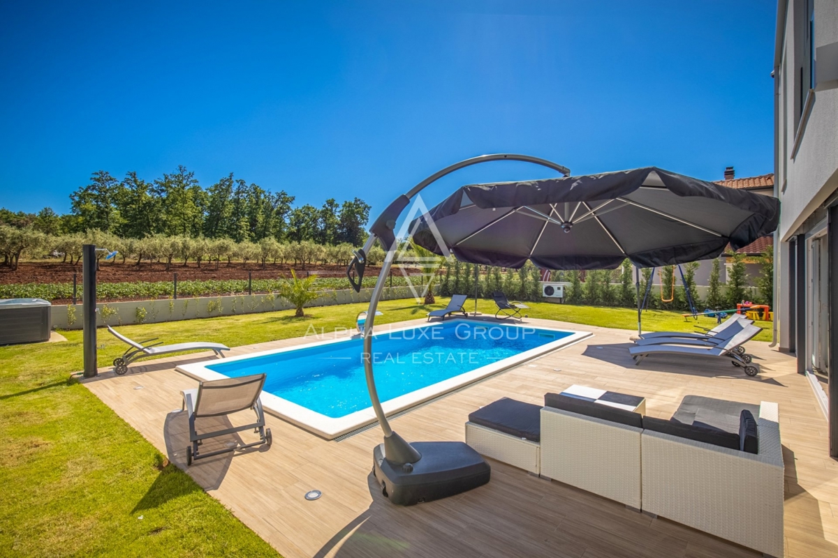 ALPHA LUXE GROUP IN VENDITA, VILLA MODERNA, VICINO A POREČ, ZONA TRANQUILLA
