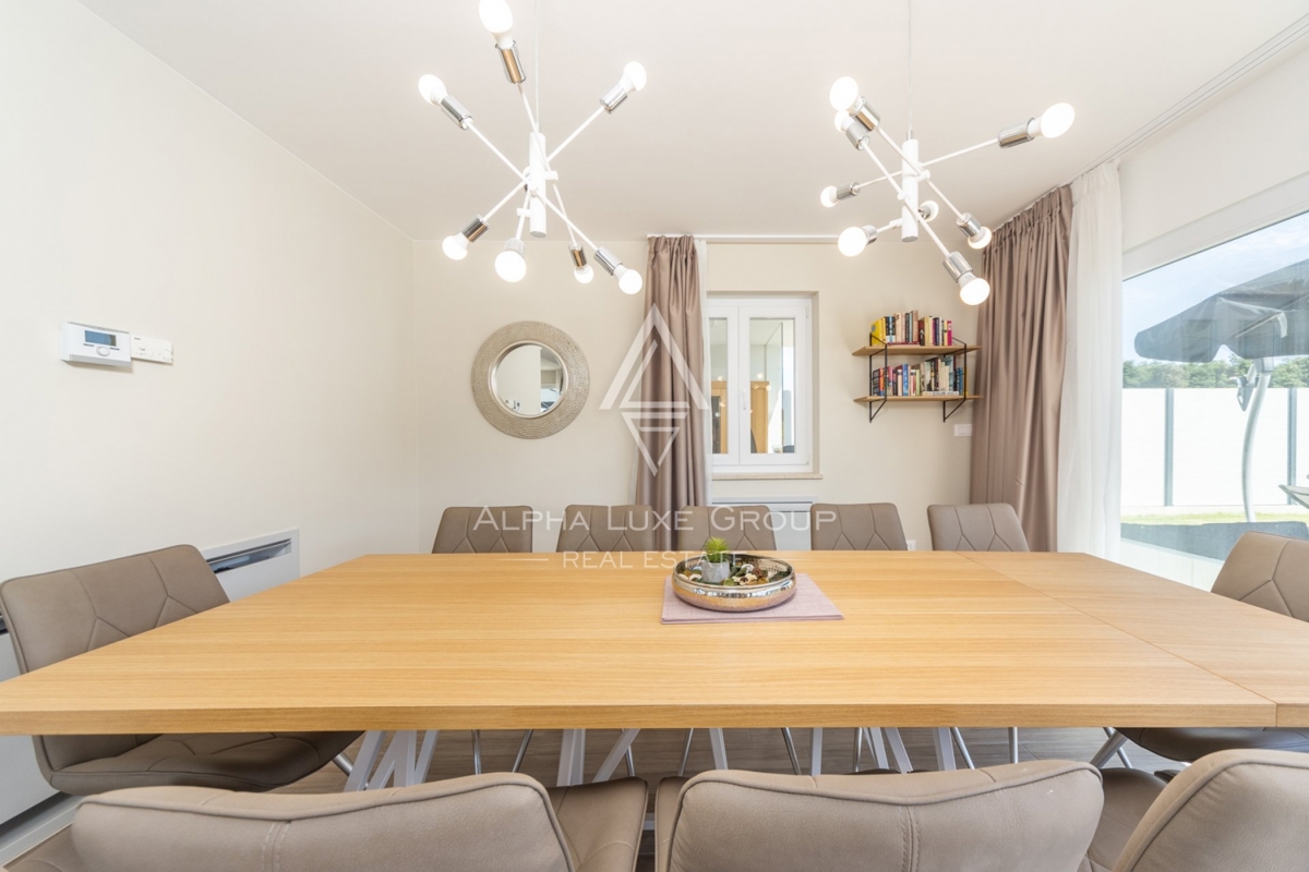 ALPHA LUXE GROUP IN VENDITA, VILLA MODERNA, VICINO A POREČ, ZONA TRANQUILLA