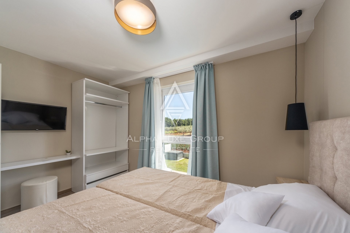 ALPHA LUXE GROUP IN VENDITA, VILLA MODERNA, VICINO A POREČ, ZONA TRANQUILLA
