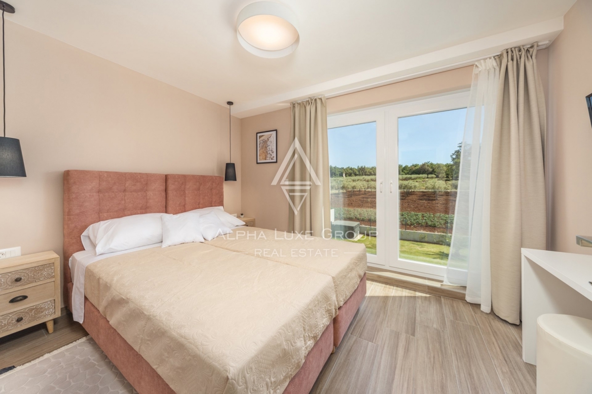 ALPHA LUXE GROUP IN VENDITA, VILLA MODERNA, VICINO A POREČ, ZONA TRANQUILLA