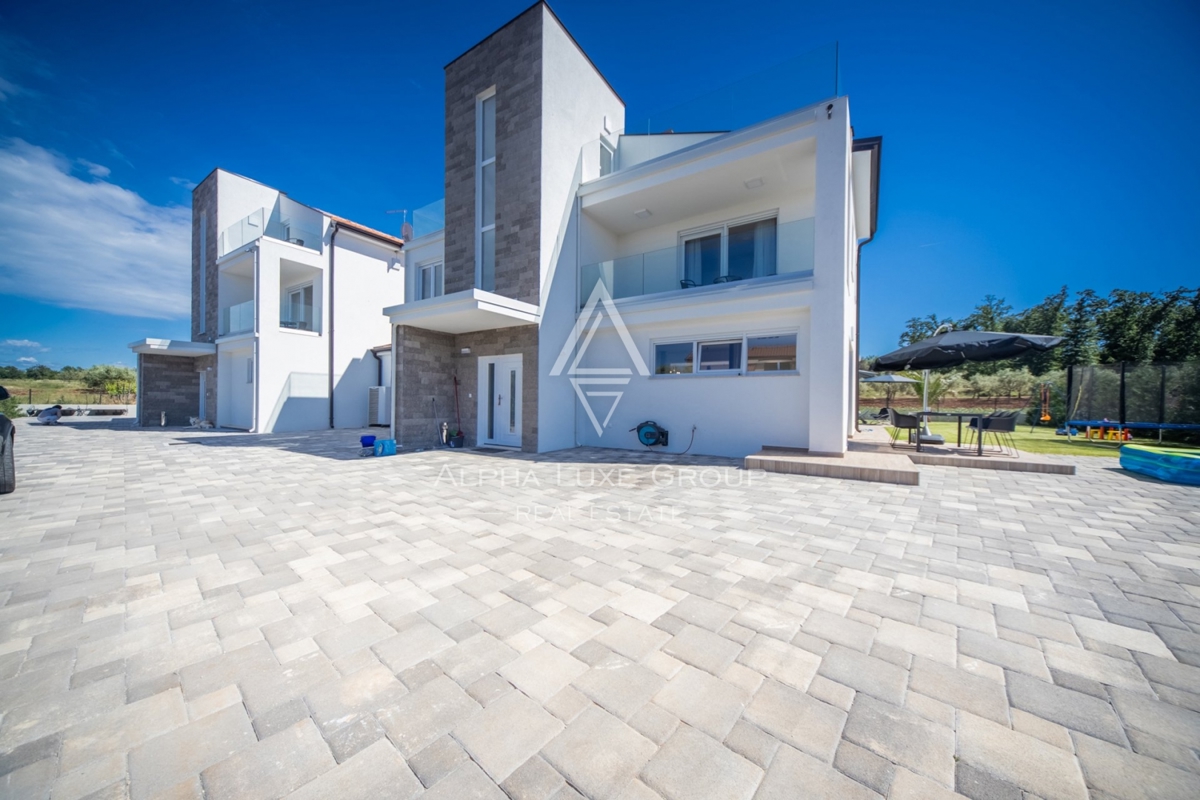 ALPHA LUXE GROUP IN VENDITA, VILLA MODERNA, VICINO A POREČ, ZONA TRANQUILLA