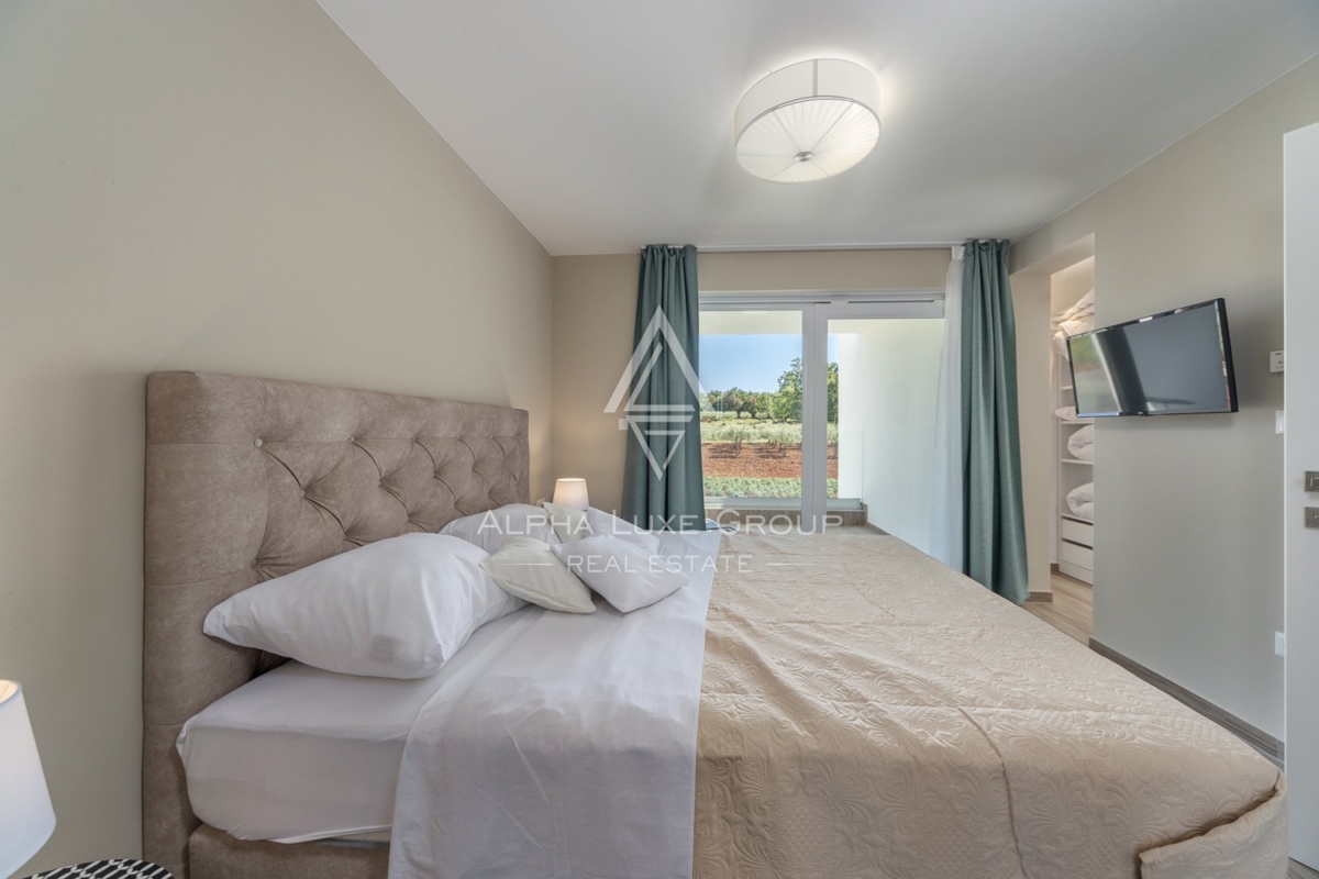 ALPHA LUXE GROUP IN VENDITA, VILLA MODERNA, VICINO A POREČ, ZONA TRANQUILLA