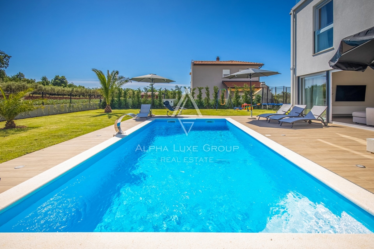 ALPHA LUXE GROUP IN VENDITA, VILLA MODERNA, VICINO A POREČ, ZONA TRANQUILLA