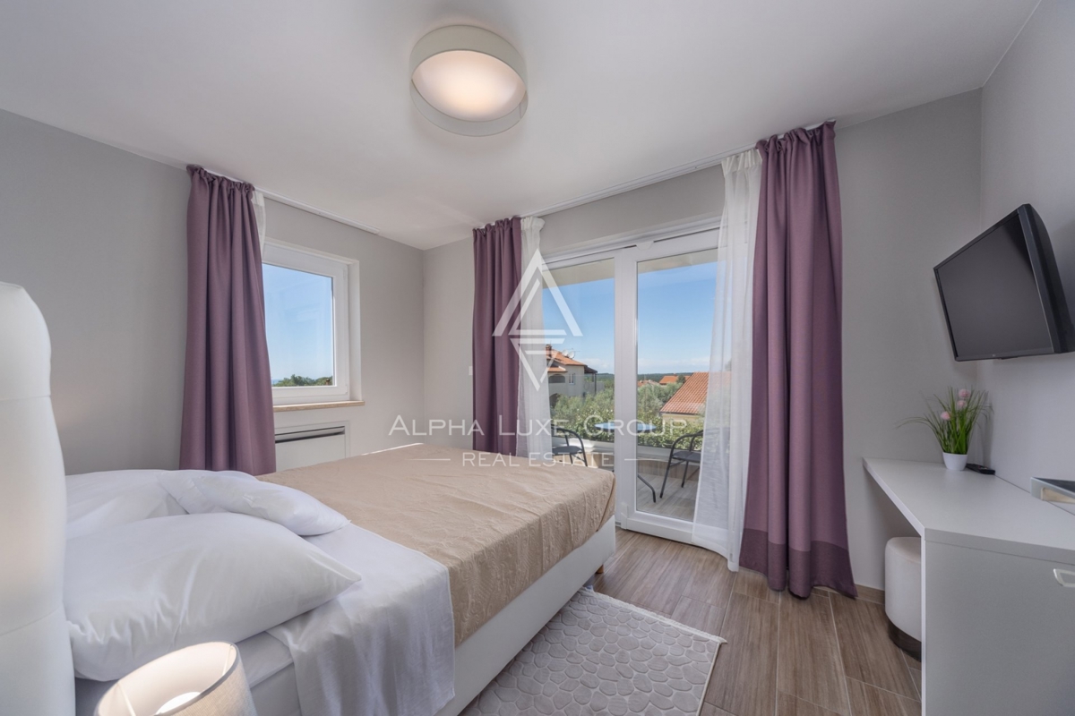 ALPHA LUXE GROUP IN VENDITA, VILLA MODERNA, VICINO A POREČ, ZONA TRANQUILLA