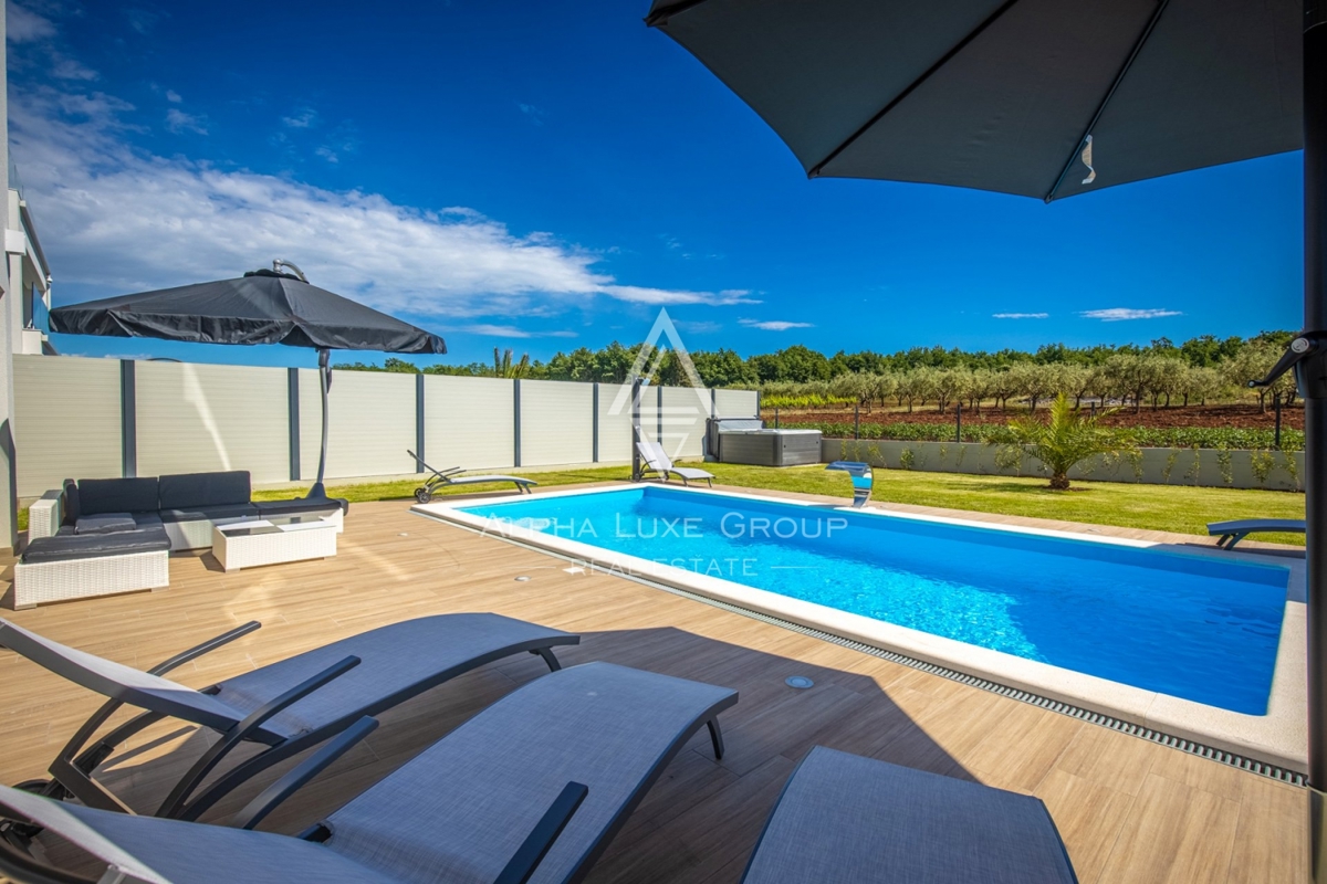 ALPHA LUXE GROUP IN VENDITA, VILLA MODERNA, VICINO A POREČ, ZONA TRANQUILLA