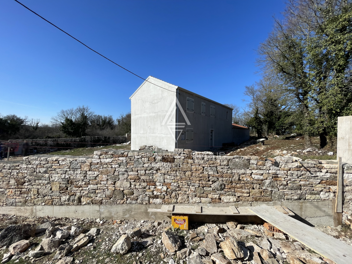 Buje, Istria – Villa moderna con piscina in zona tranquilla