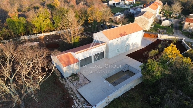 Buje, Istria – Villa moderna con piscina in zona tranquilla