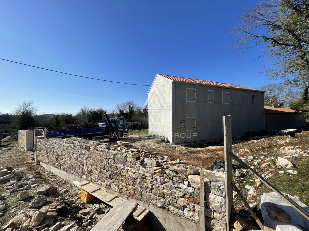 Buje, Istria – Villa moderna con piscina in zona tranquilla