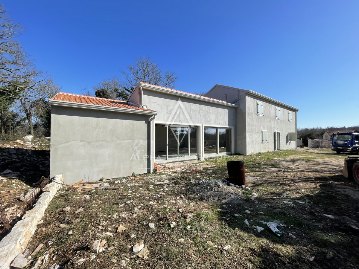 Buje, Istria – Villa moderna con piscina in zona tranquilla