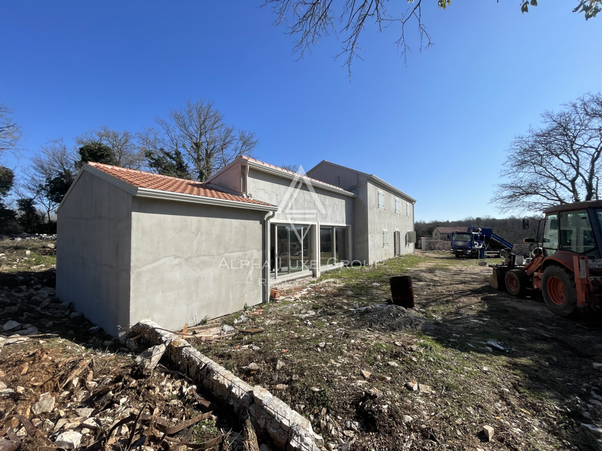 Buje, Istria – Villa moderna con piscina in zona tranquilla