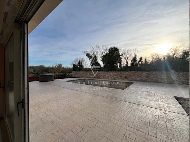 Buje, Istria – Villa moderna con piscina in zona tranquilla