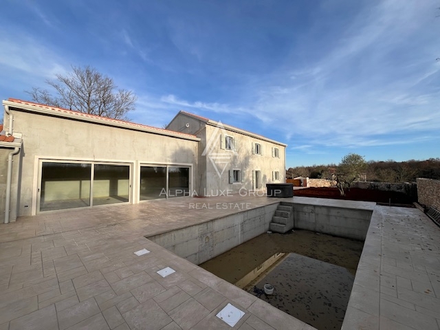 Buje, Istria – Villa moderna con piscina in zona tranquilla