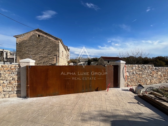 Buje, Istria – Villa moderna con piscina in zona tranquilla