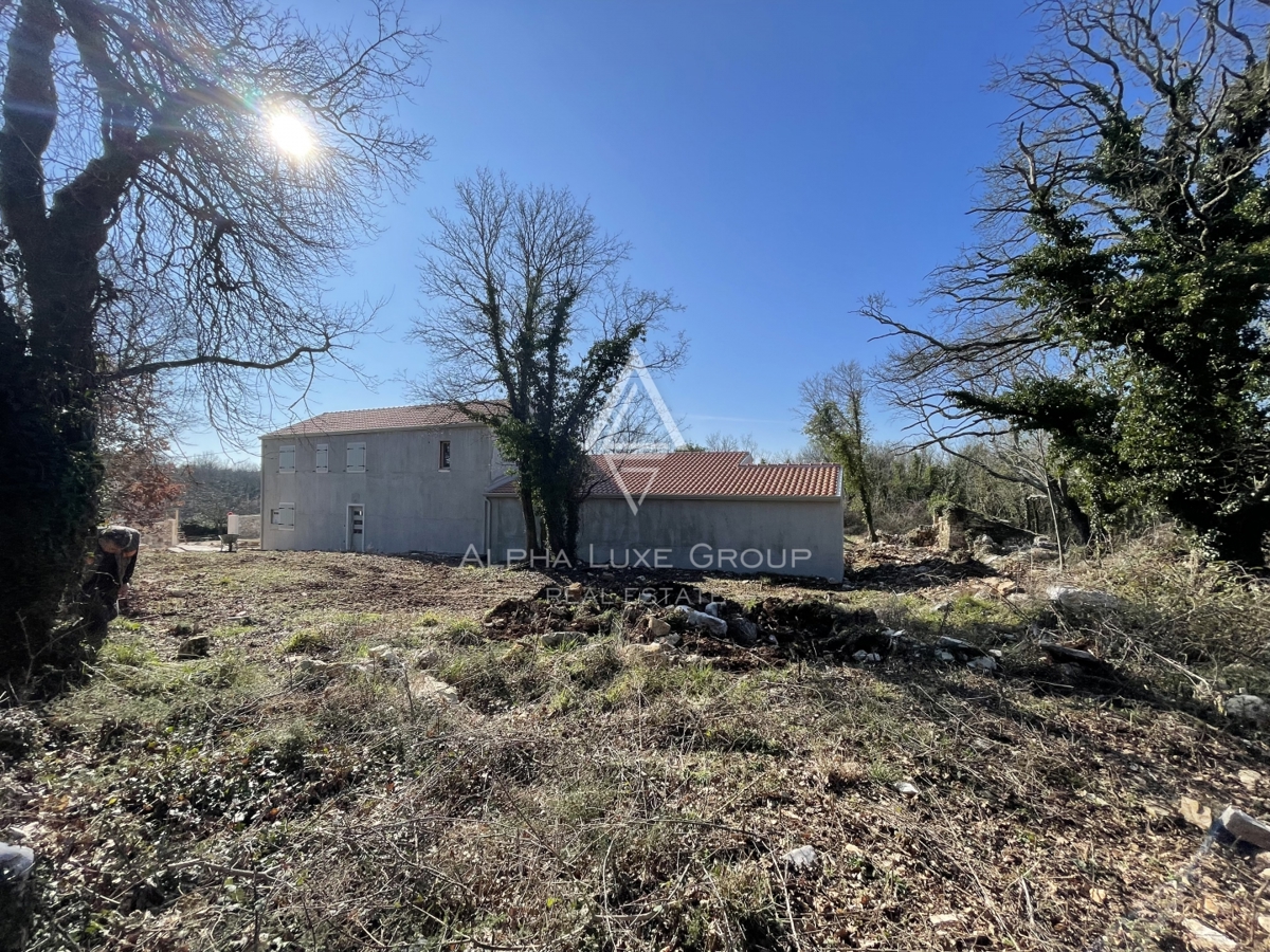 Buje, Istria – Villa moderna con piscina in zona tranquilla