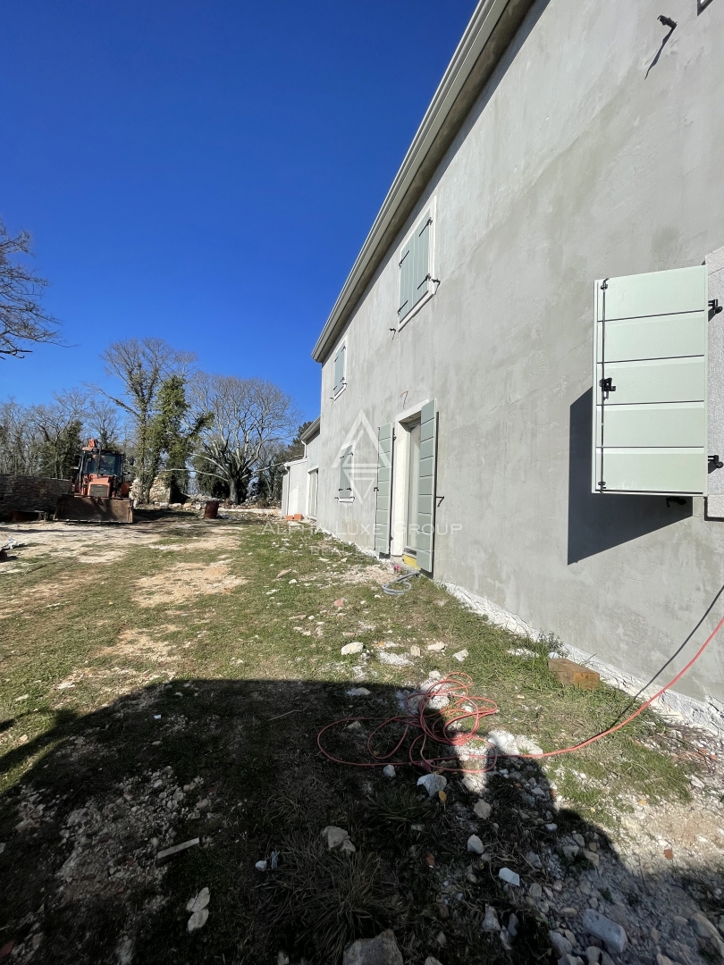 Buje, Istria – Villa moderna con piscina in zona tranquilla