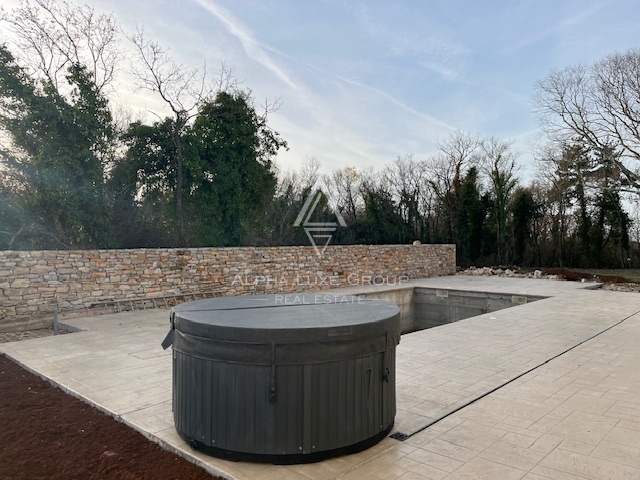 Buje, Istria – Villa moderna con piscina in zona tranquilla