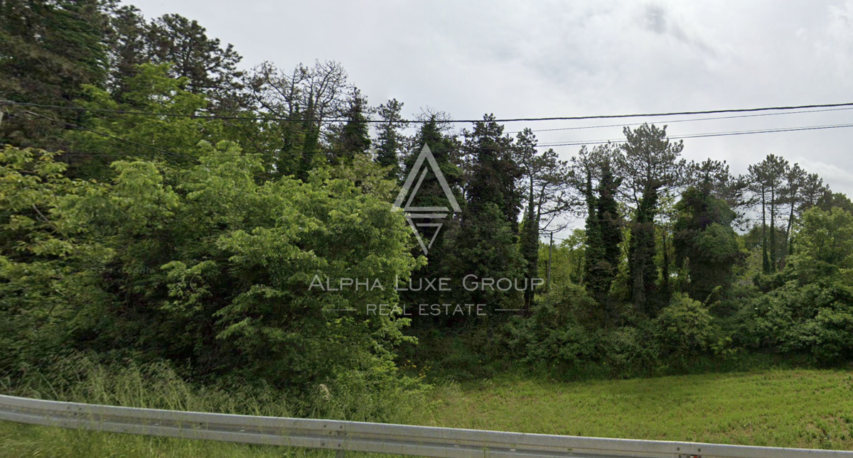 Gimino, Istria – Terreno edificabile lungo strada