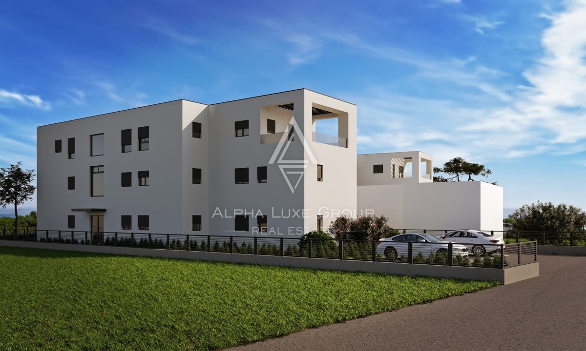 Parenzo, Istria: Piano terra con giardino vicino mare