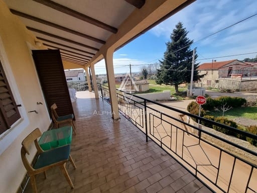 Istria, Parenzo: Casa in Pietra con Tre Appartamenti