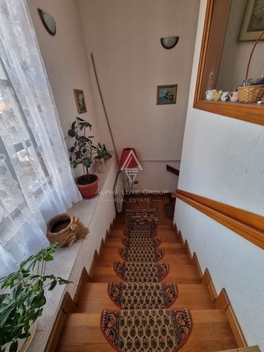 Istria, Parenzo: Casa in Pietra con Tre Appartamenti