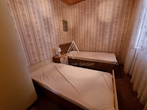 Istria, Parenzo: Casa in Pietra con Tre Appartamenti