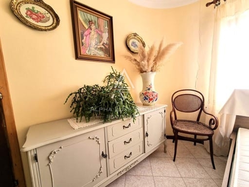 Istria, Parenzo: Casa in Pietra con Tre Appartamenti