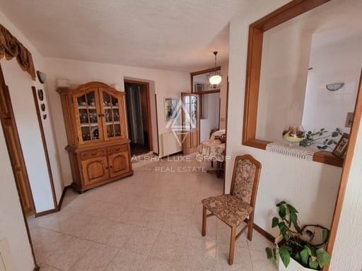 Istria, Parenzo: Casa in Pietra con Tre Appartamenti