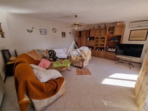 Istria, Parenzo: Casa in Pietra con Tre Appartamenti