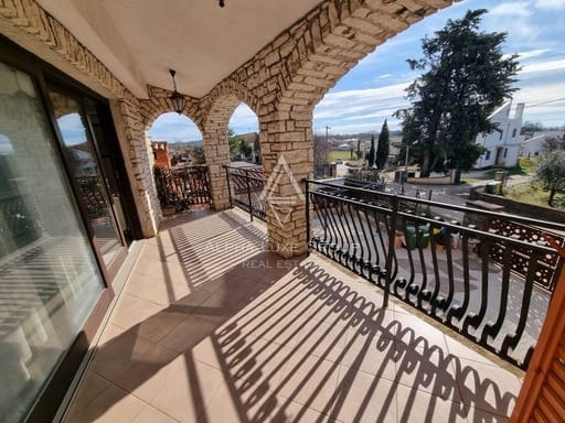 Istria, Parenzo: Casa in Pietra con Tre Appartamenti