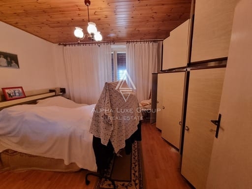 Istria, Parenzo: Casa in Pietra con Tre Appartamenti