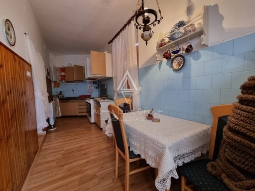 Istria, Parenzo: Casa in Pietra con Tre Appartamenti