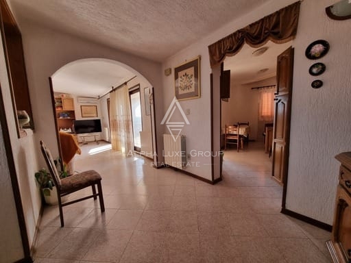 Istria, Parenzo: Casa in Pietra con Tre Appartamenti