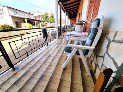 Istria, Parenzo: Casa in Pietra con Tre Appartamenti