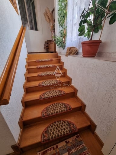 Istria, Parenzo: Casa in Pietra con Tre Appartamenti