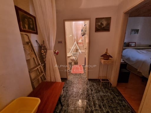 Istria, Parenzo: Casa in Pietra con Tre Appartamenti