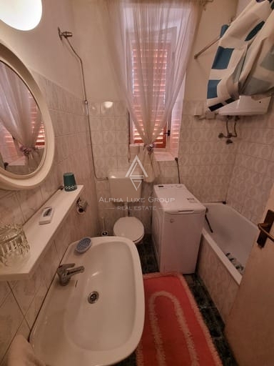 Istria, Parenzo: Casa in Pietra con Tre Appartamenti