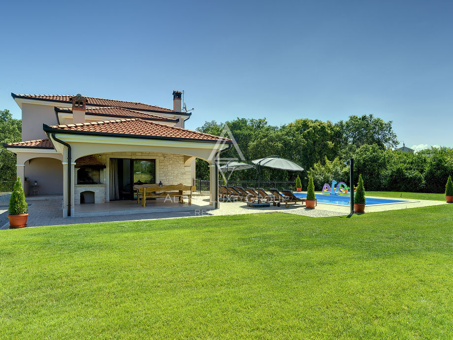 Istria, Rovigno: Villa moderna con ampio giardino