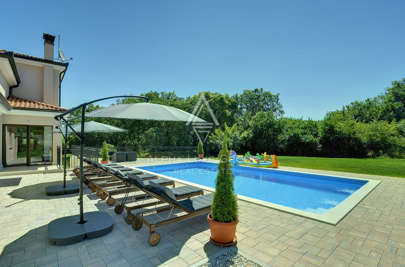 Istria, Rovigno: Villa moderna con ampio giardino